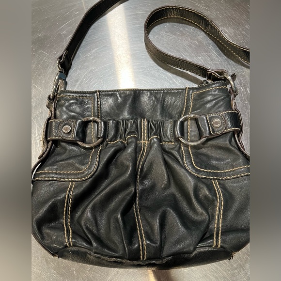 Tignanello Leather crossbody Bag Satchel Black, multiple pockets. - Picture 2 of 14